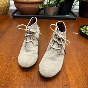 Toms Women's Heeled Boots in Light Gray